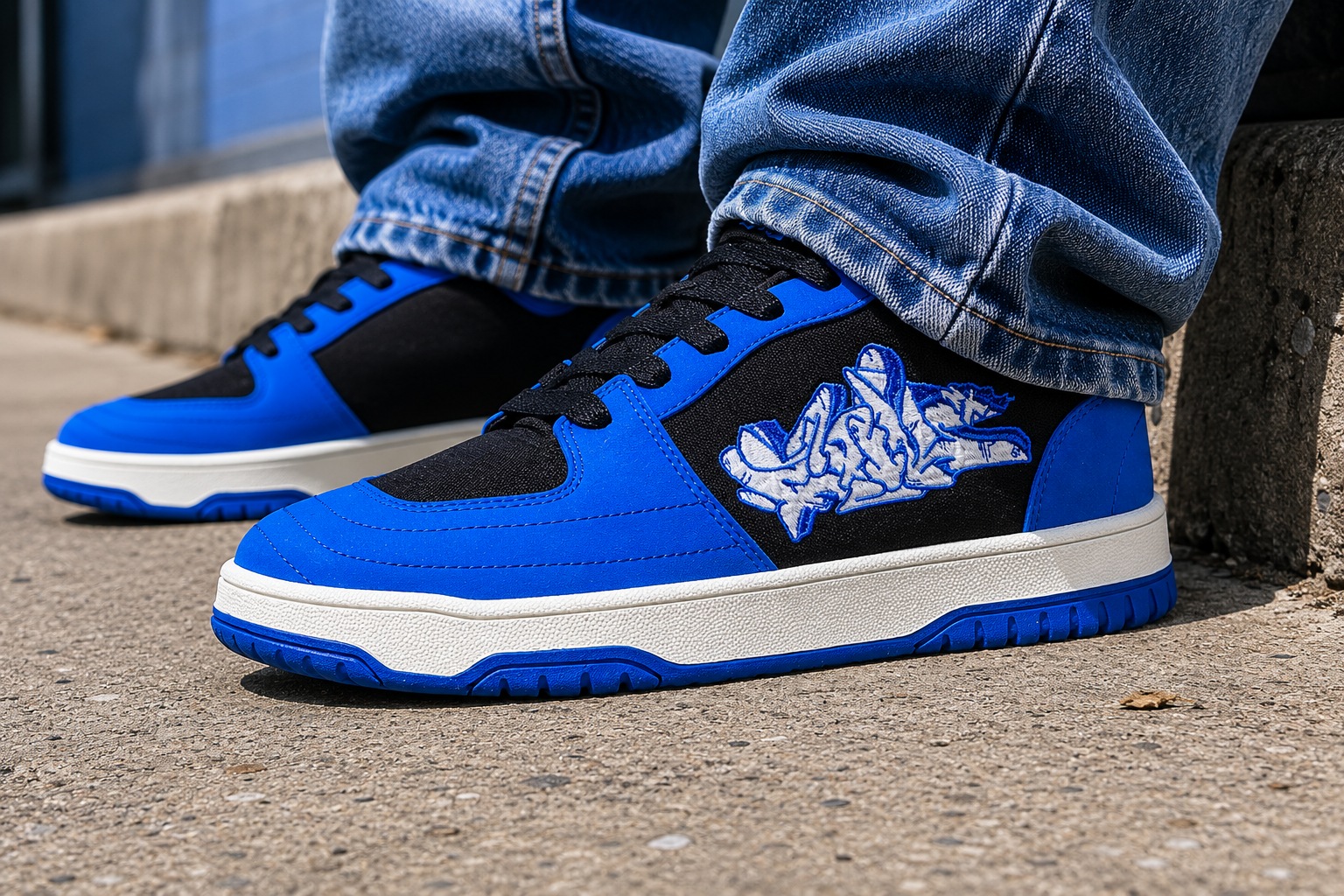Techneek Blue/White